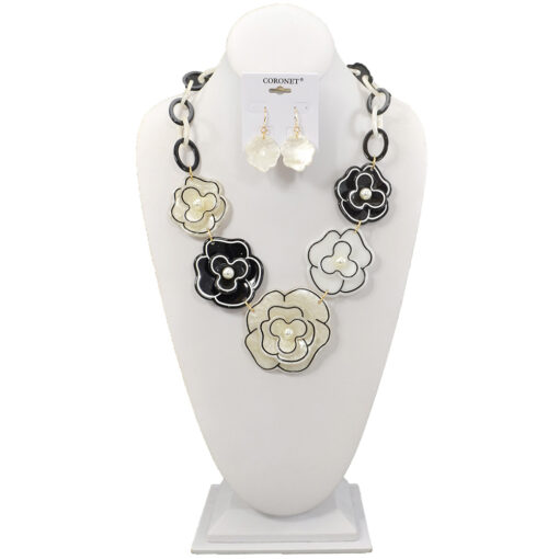 BLACK/WHITE ROSES & PEARLS STATEMENT NECKLACE SET