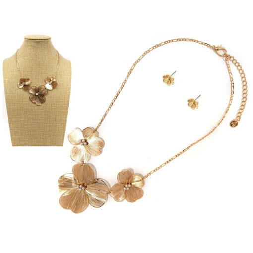 GOLD 3 FLOWER METAL & PEARL NECKLACE SET