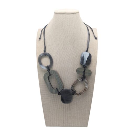 MULTI GREY RESIN SHAPES NECKLACE