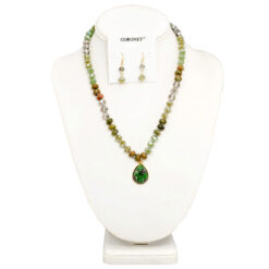 GREEN TEARDROP STONE WITH EARTHTONE BEADS NECKLACE SET